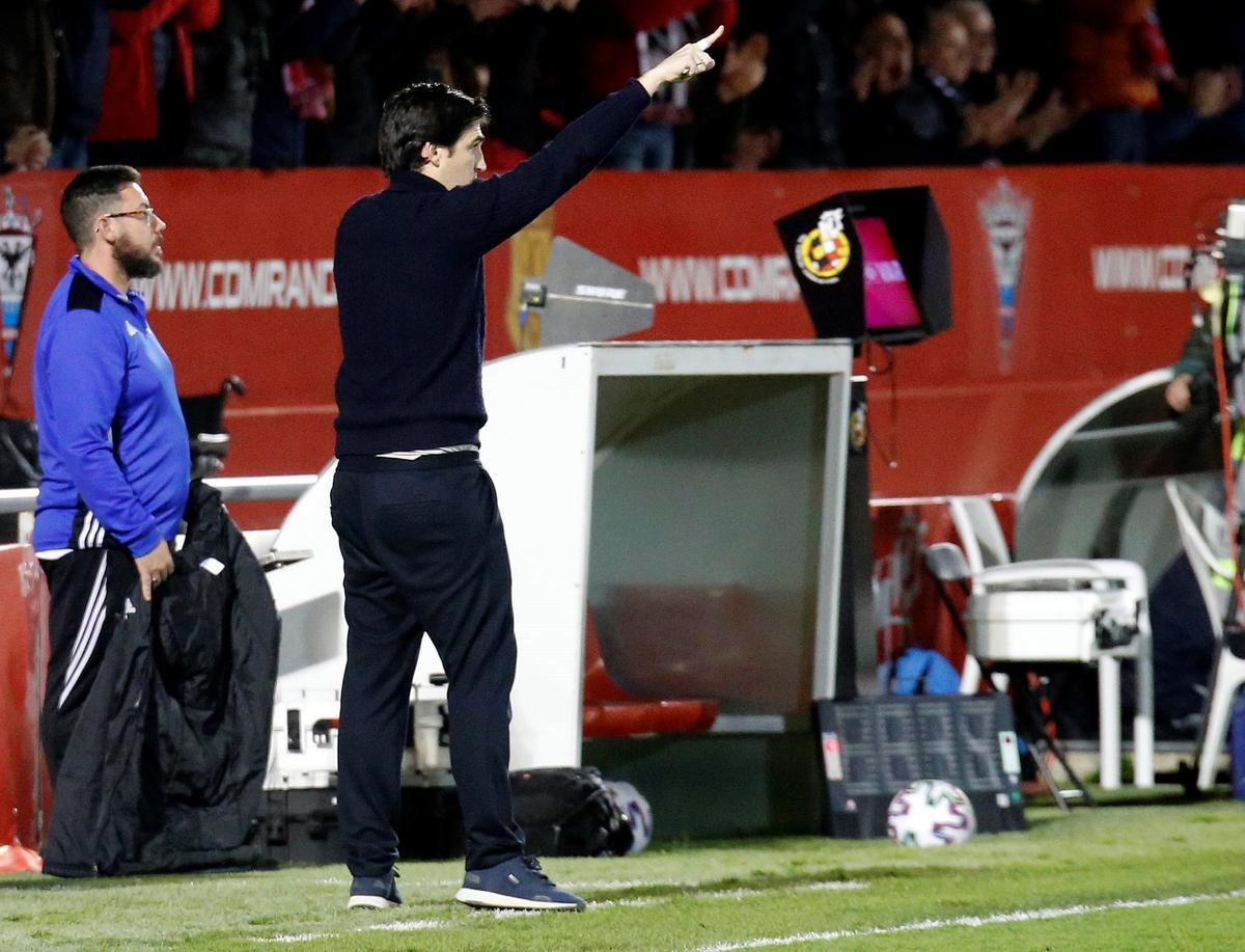 Andoni Iraola, en su época como entrenador del CD Mirandés.