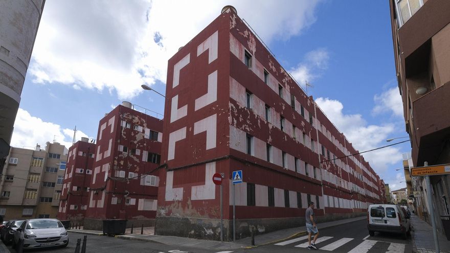 &quot;El miedo es bárbaro&quot;: los vecinos de Sanz Orrio en La Isleta temen por sus edificios