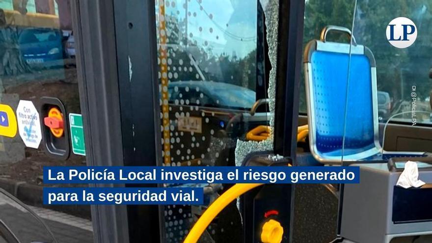 Rompe el cristal de una Guagua Municipal y es detenido