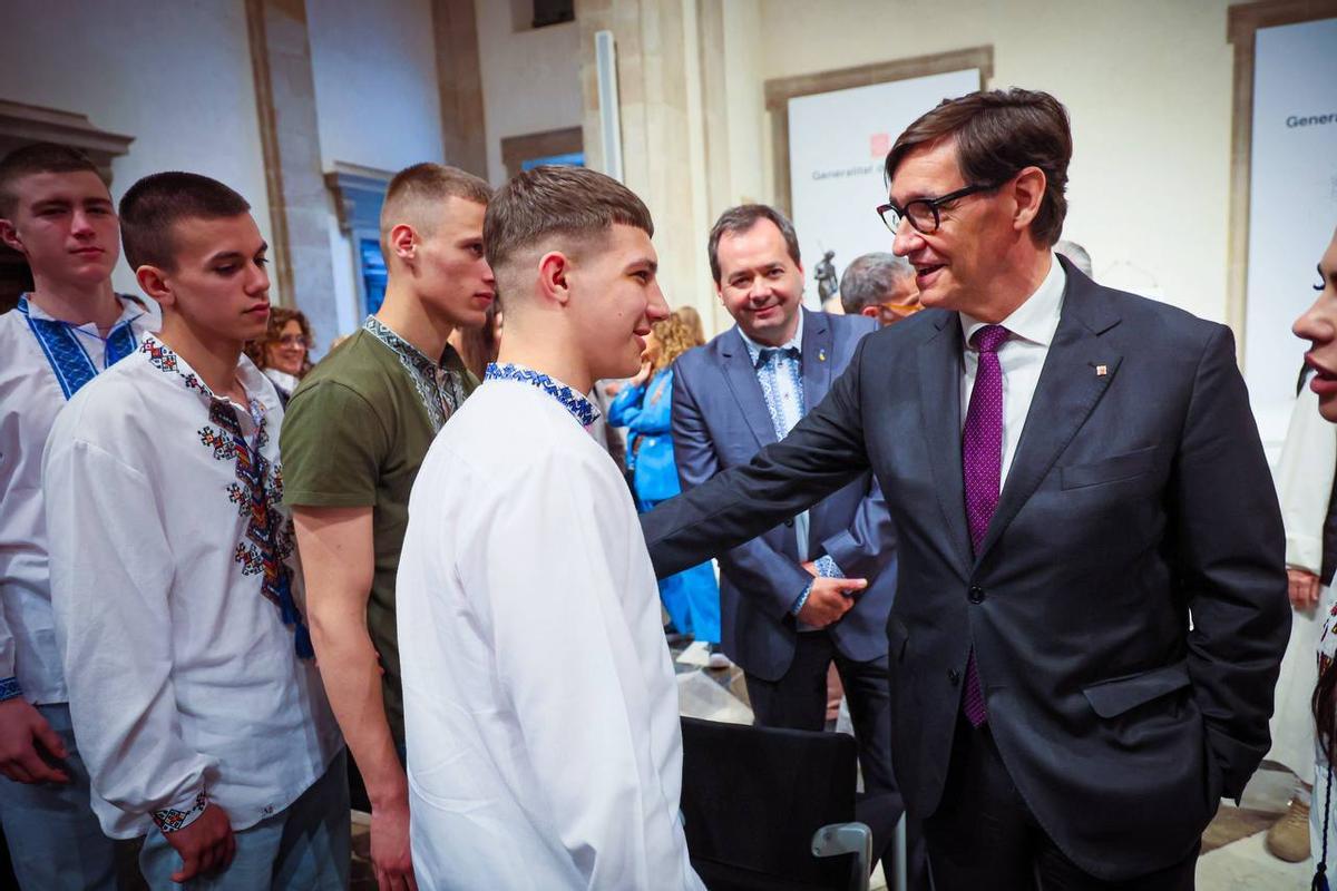 Un moment de la recepció al Saló de Sant Jordi del palau de la Generalitat