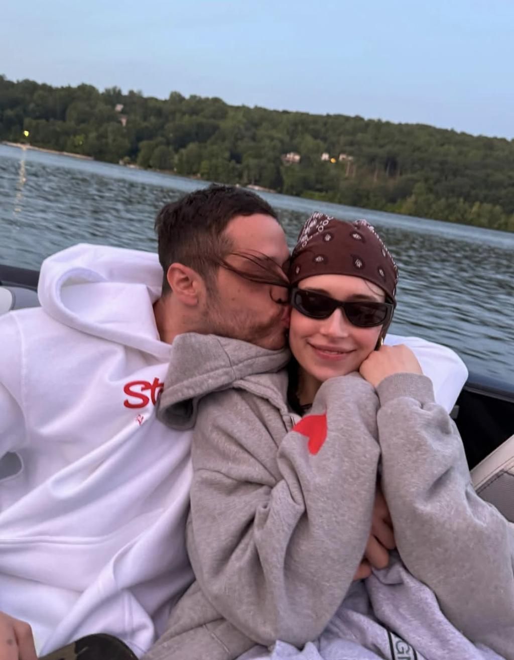 Pete Davidson y Elsie Hewitt cofirmaron su relación en mayo