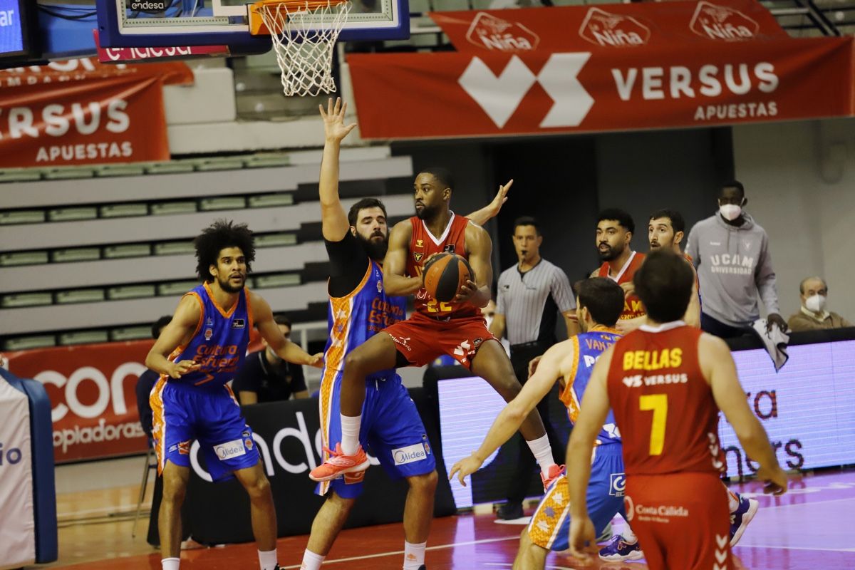 El UCAM Murcia se frena ante el Valencia Basket (66-80)