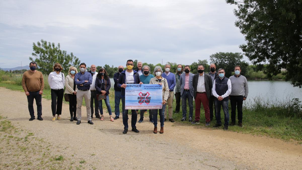 Els impulsors de la plataforma contrària al parc eòlic de Roses.