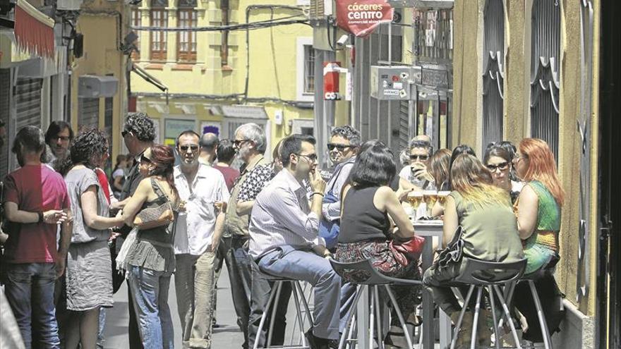 Cáceres: más bares, menos comercios