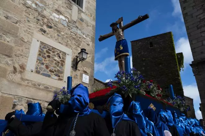 La procesión de la Expiración en Cáceres, en imágenes