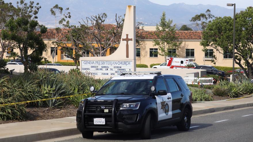 Muere una persona en un tiroteo indiscriminado en una iglesia en California.