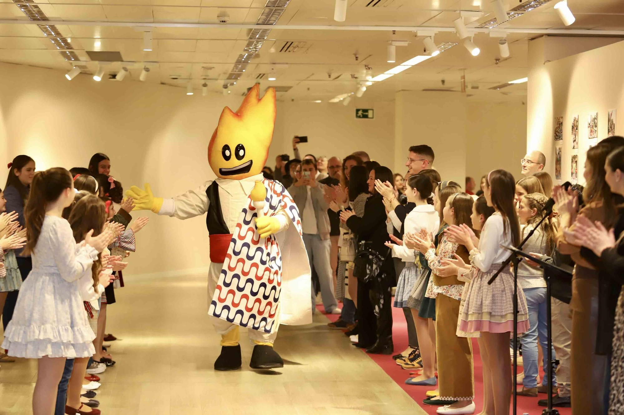 El Corte Inglés y la Federació de les Fogueres de Sant Joan inauguran “Els xiquets de la festa”, una exposición homenaje a los artistas, foguerers y barraquers infantiles