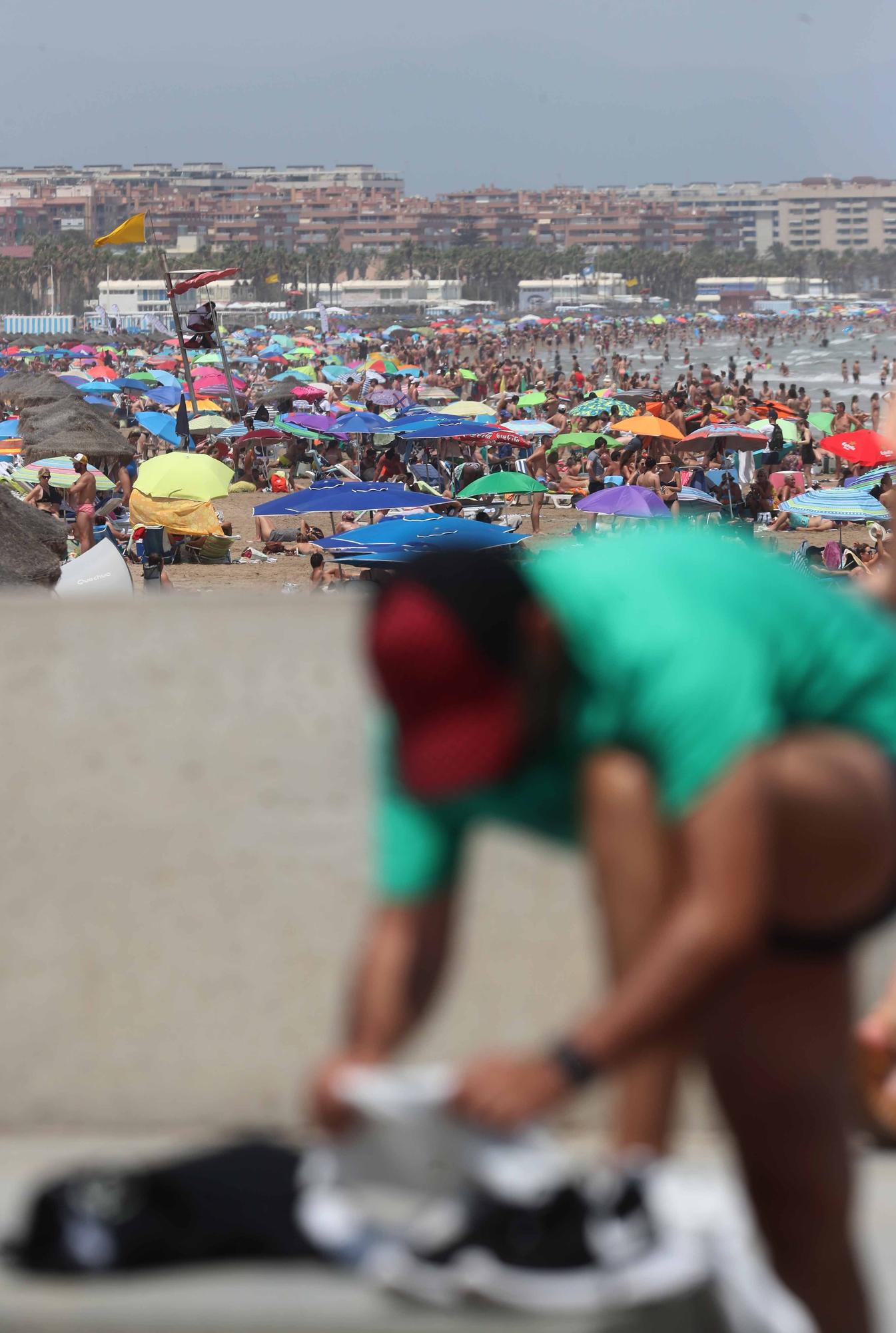 La playa y las terrazas, de nuevo, llenas