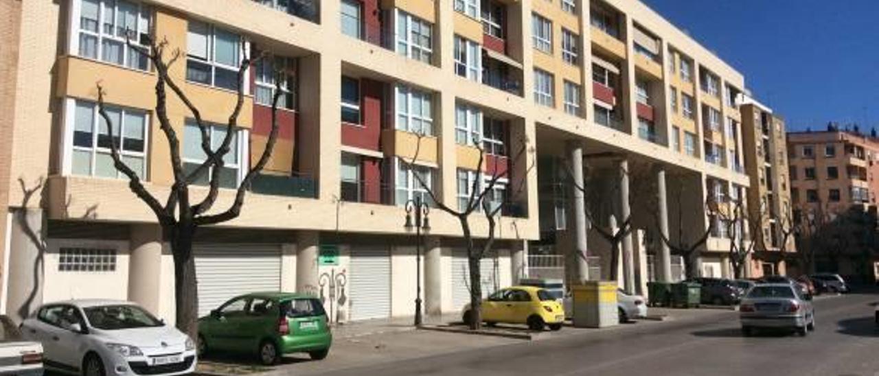 Cien familias llevan cuatro meses con los ascensores precintados en Aldaia tras el desplome de Manises