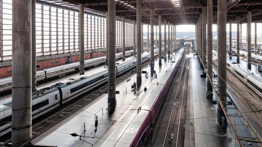Adif hizo descarrilar el tren a la deriva de Atocha para evitar que chocara de frente con un convoy de viajeros