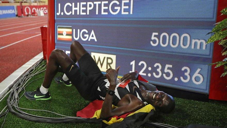 Cheptegei mejora el récord mundial de Bekele en los 5.000 metros
