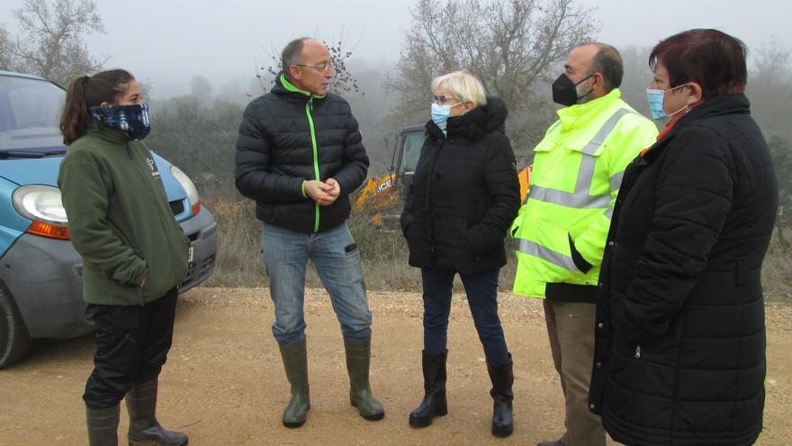 El PSOE visita los trabajos de apertura de fosas en El Cubo del Vino
