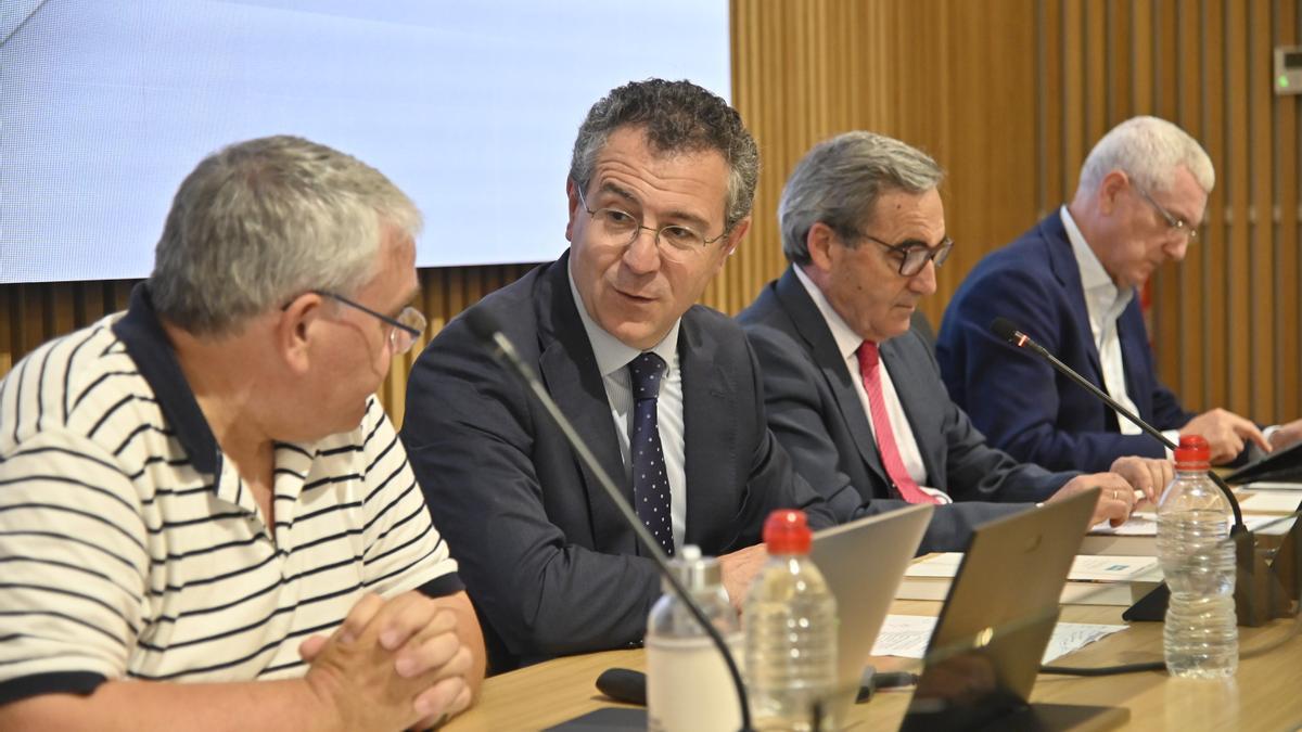 Javier Esparcia, Eduardo Baamonde, Eduardo Moyano y Manuel Gutiérrez, en la presentación del libro que aborda las oportunidades del mundo rural.