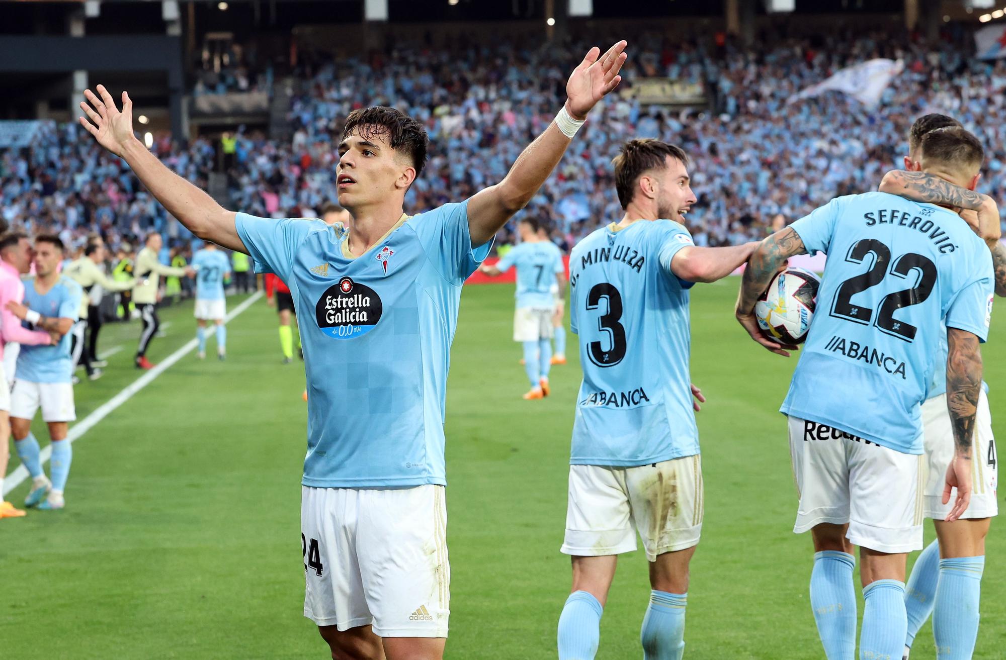 Lágrimas de felicidad en Balaídos: otro final de temporada agónico del Celta