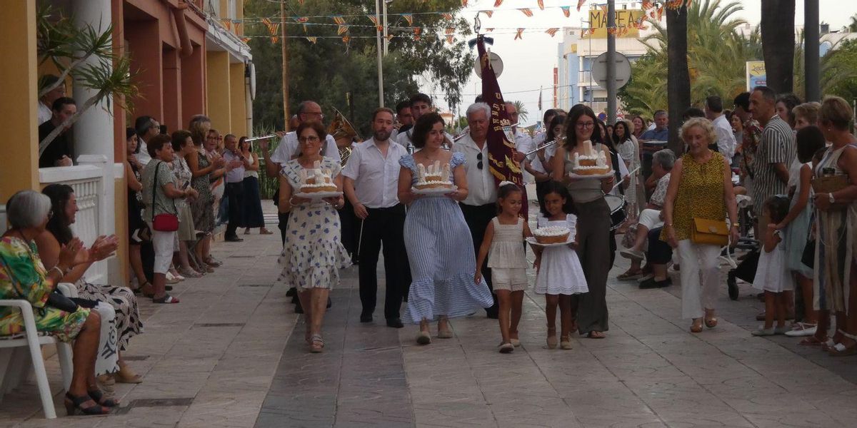 La tradicional procesión de Sant Roc con bendición de 'bvescuits' es todo un clásico.