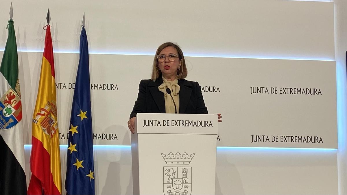 La consejera de Agricultura, Mercedes Morán, este martes en rueda de prensa en Mérida.