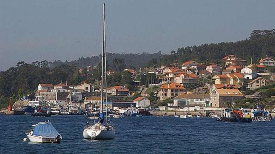 Vista del panorámica del puerto de Aldán, de donde salió el bergantín // Carmen Gi´menez