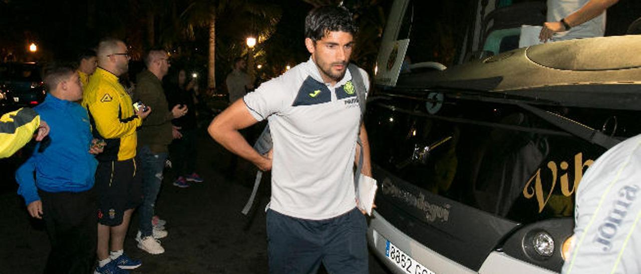 Mariano Barbosa, exportero de la UD Las Palmas, a la llegada del Villarreal ayer a su hotel.