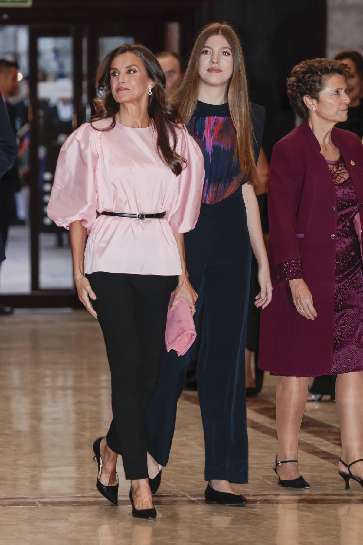 La reina Letizia con blusa de María Barragán en el Concierto Premios Princesa de Asturias 2023