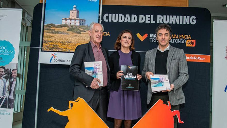 Paco Borao, Elena Tejedor y Francesc Colomer, durante el acto.