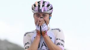 Paula Blasi, tras confirmarse su triunfo en la Vuelta a España a su llegada al Angliru.