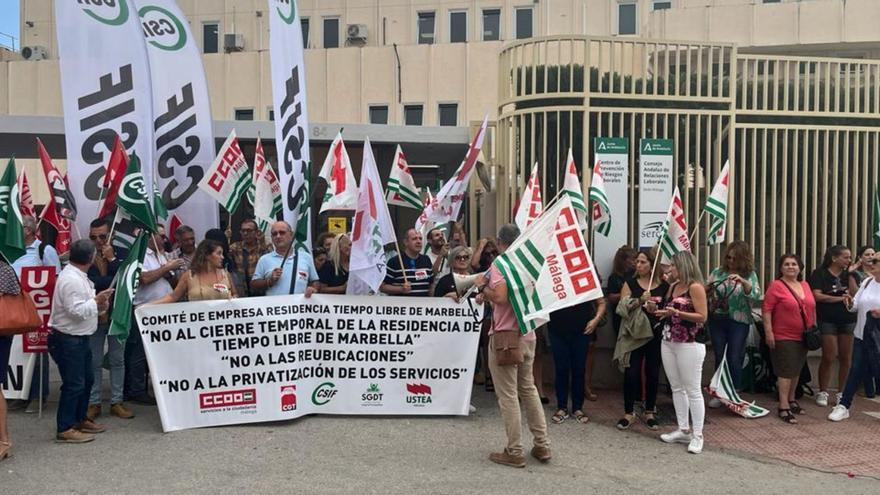 Protesta contra el cierre de la Residencia de Tiempo Libre de Marbella.