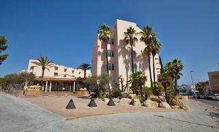 Los dos hoteles puente de covid de Ibiza cuestan casi 13.000 euros diarios