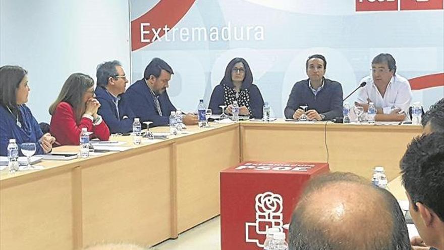 El PSOE regional da vía libre para que Cabezas negocie con Podemos y C’s