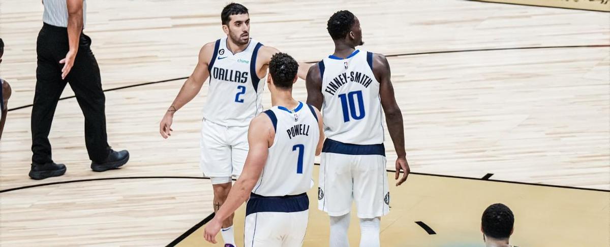 Facundo Campazzo en un partido de la NBA con los Mavs en Toronto.