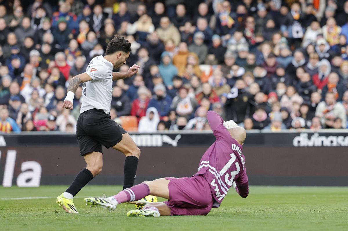 Una acción del Valencia-Espanyol.