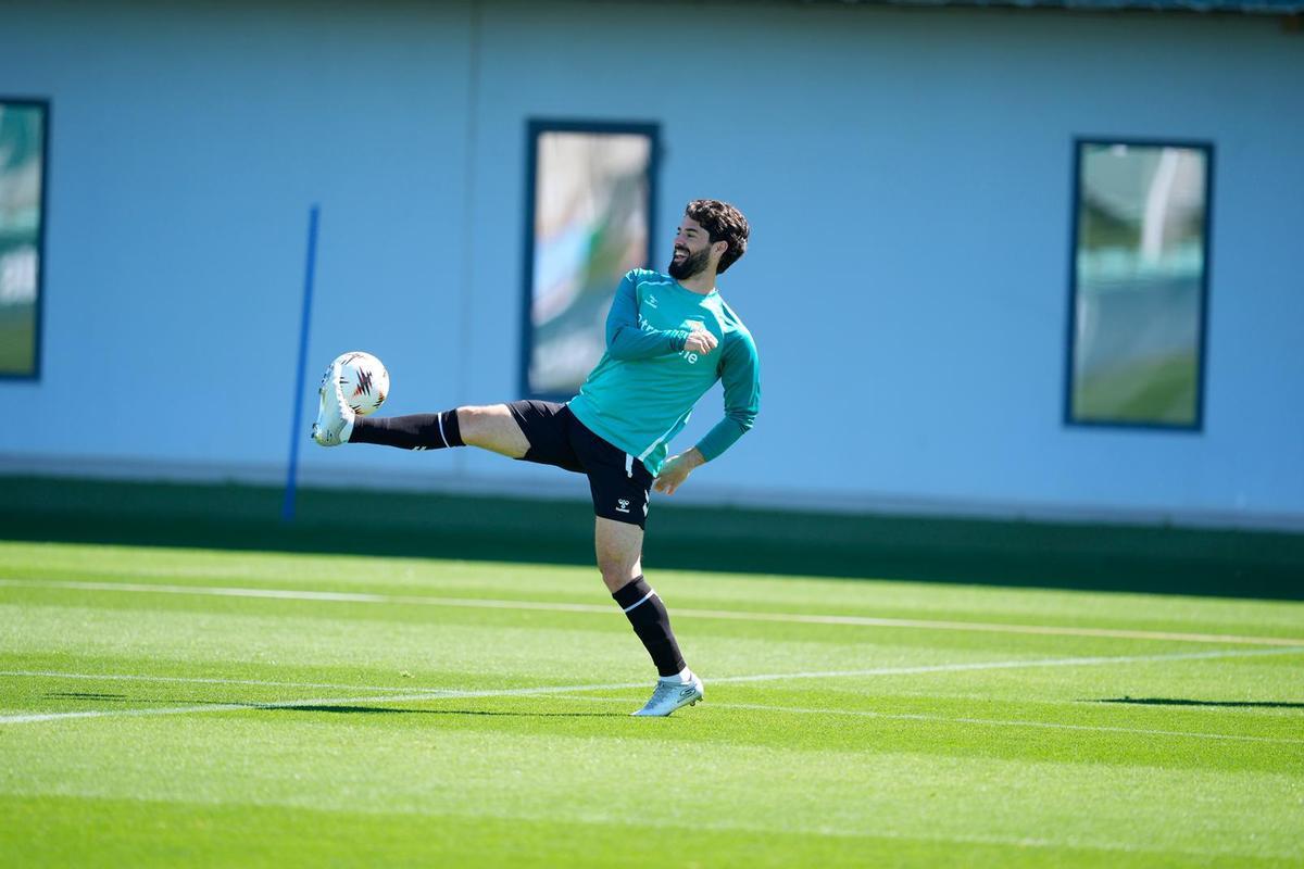 Isco Alarcón, en el entrenamiento previo del Betis-Braga en La Cartuja