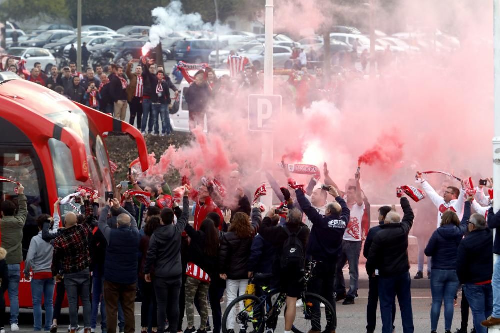 Derbi asturiano: Llegada de aficionados y los autobuses de los equipos a El Molinón