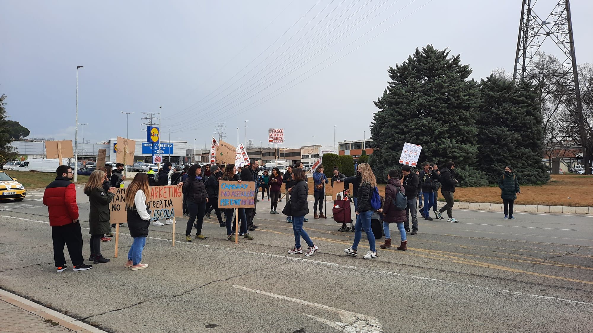 Talls de carretera a Manresa per la protesta de mestres i professors