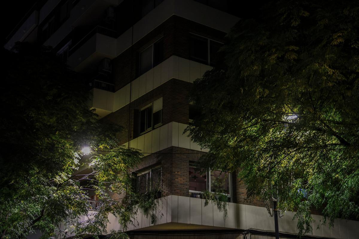 Comerciantes y vecinos de la plaza Séneca reclaman más iluminación Comerciantes y vecinos de la plaza Séneca reclaman más iluminación