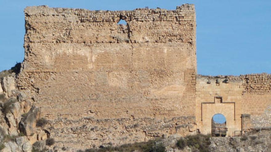 Ayora licita la fase final de la restauración de su castillo BIC