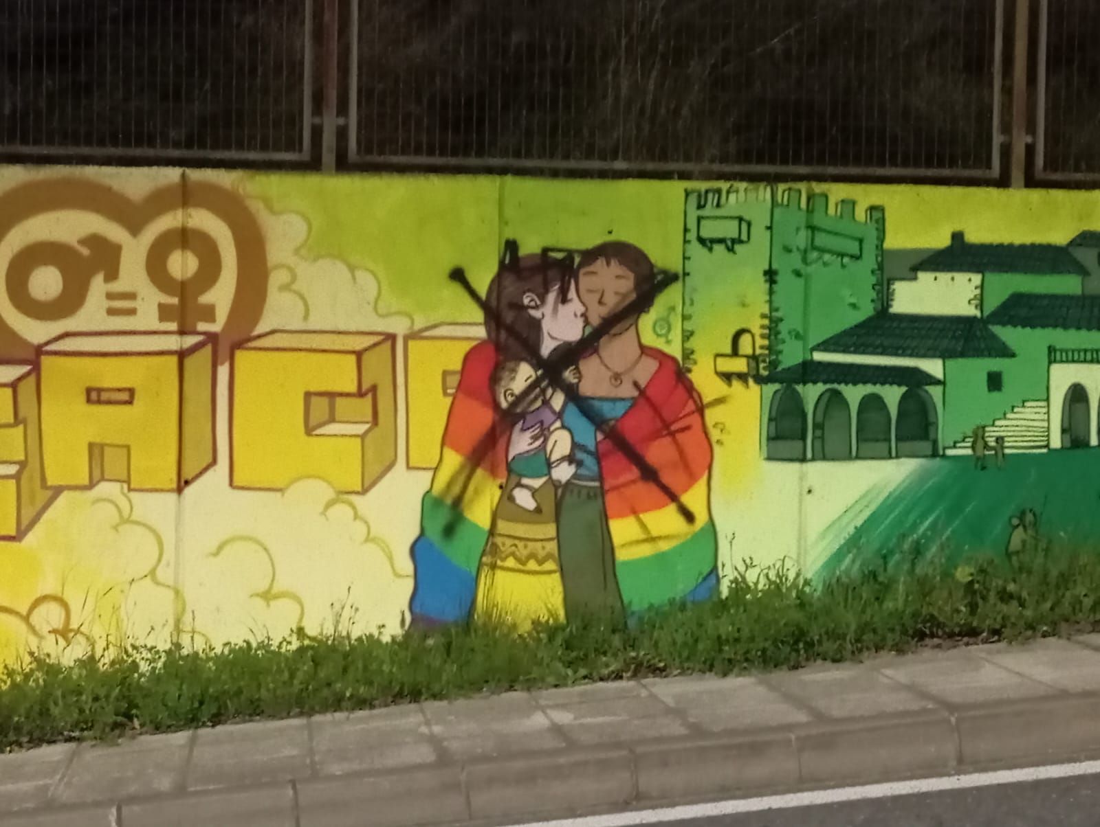 Galería | Vandalizan el muro LGTBI de Los Castellanos en Cáceres