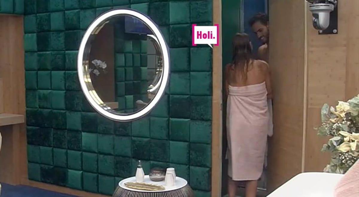 Techi y Asraf en la ducha