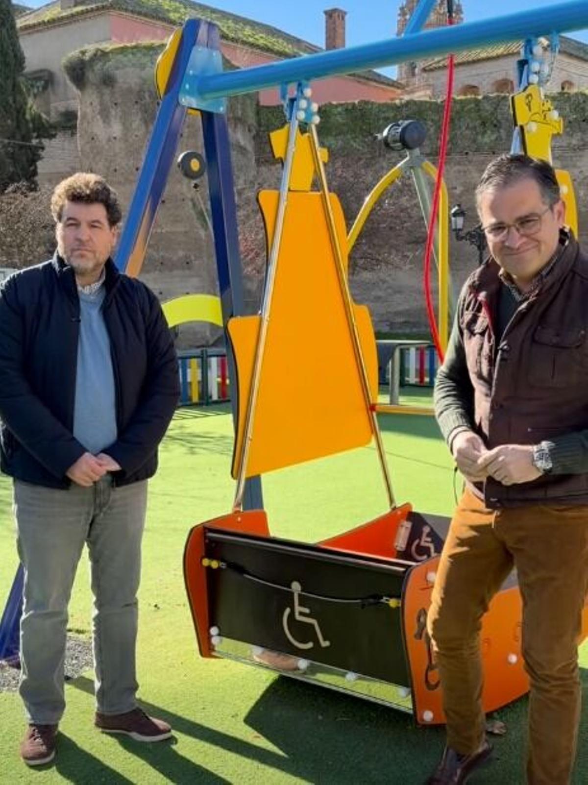 Primer columpio adaptado a personas en silla de ruedas en Palma del Río.