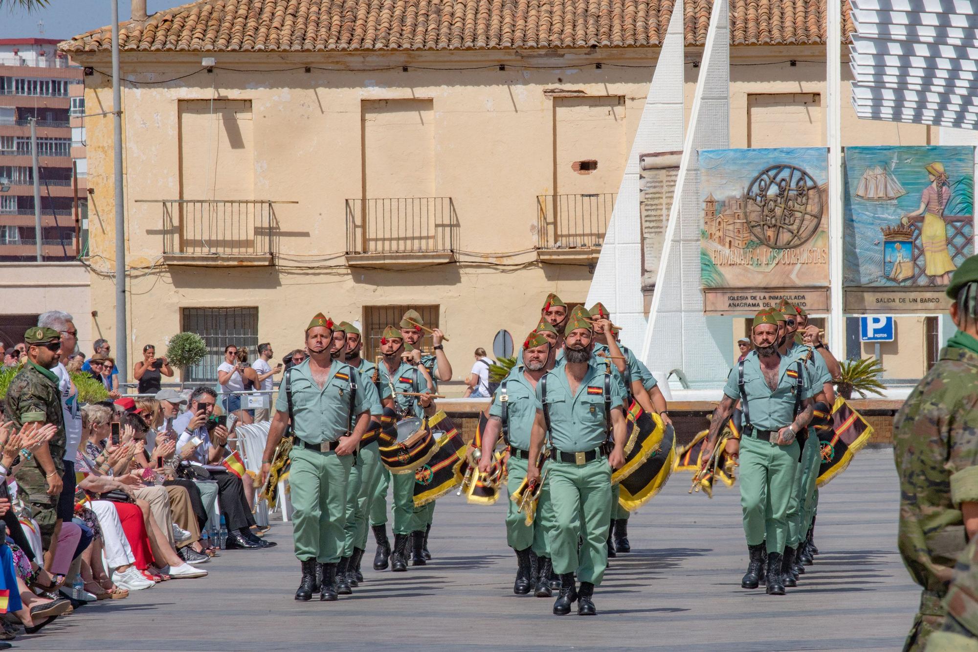 Sol y fidelidad a la bandera en Torrevieja