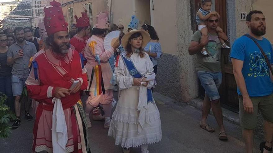 Tradicional baile de los &#039;cossiers&#039; de Alaró