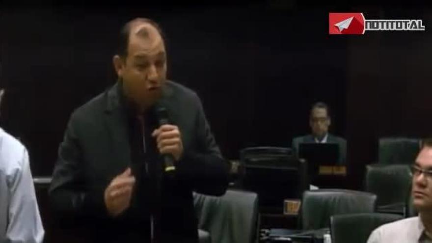 Denegada la palabra a un diputado venezolano por liarse a golpes durante un debate
