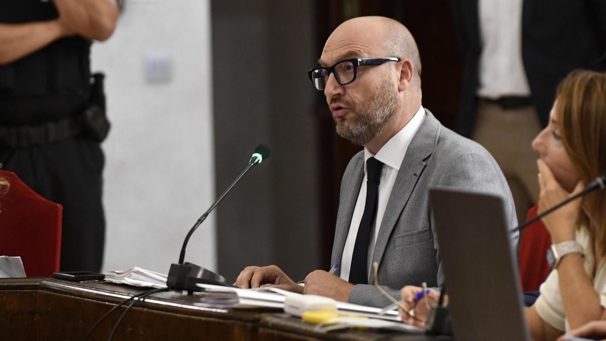 El concejal de Movilidad, Gestión Económica y Contratación, José Francisco Muñoz, durante la sesión plenaria del 25 de septiembre.