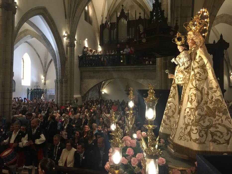 Llanes se llena para coronar a la Virgen de Guía