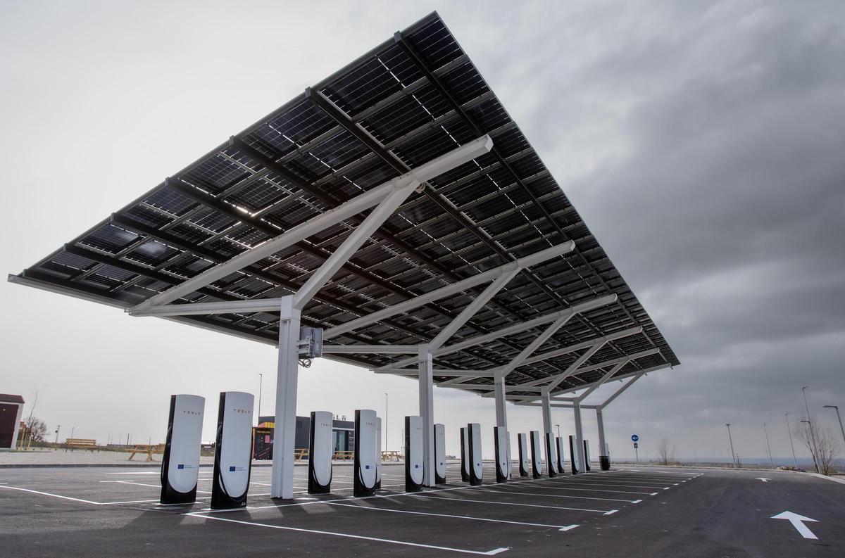 Tesla alcaza los 1.000 supercargadores en España