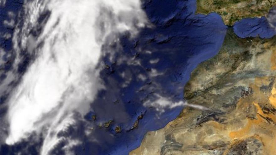 Imagen de satélite del frente junto a Canarias.