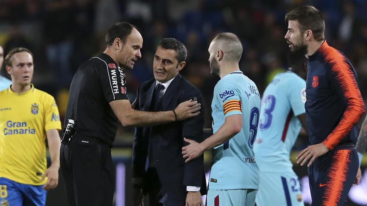 Hasta Valverde protestó a Mateu Lahoz por su pésima actuación