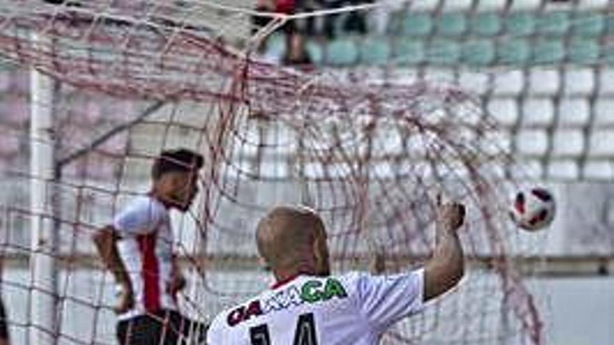 Sergio García celebra el segundo gol del Zamora.