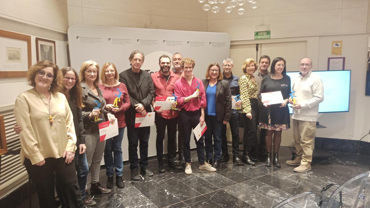 Foto de familia tras la entrega de premios.