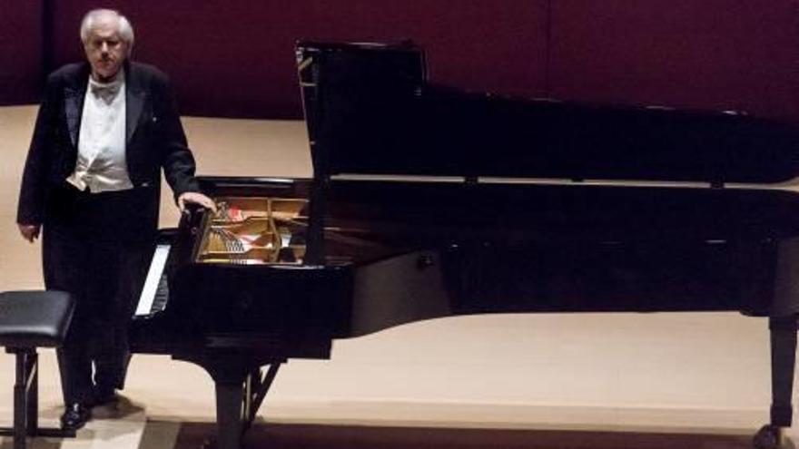 Sokolov, durant el concert a Torroella.