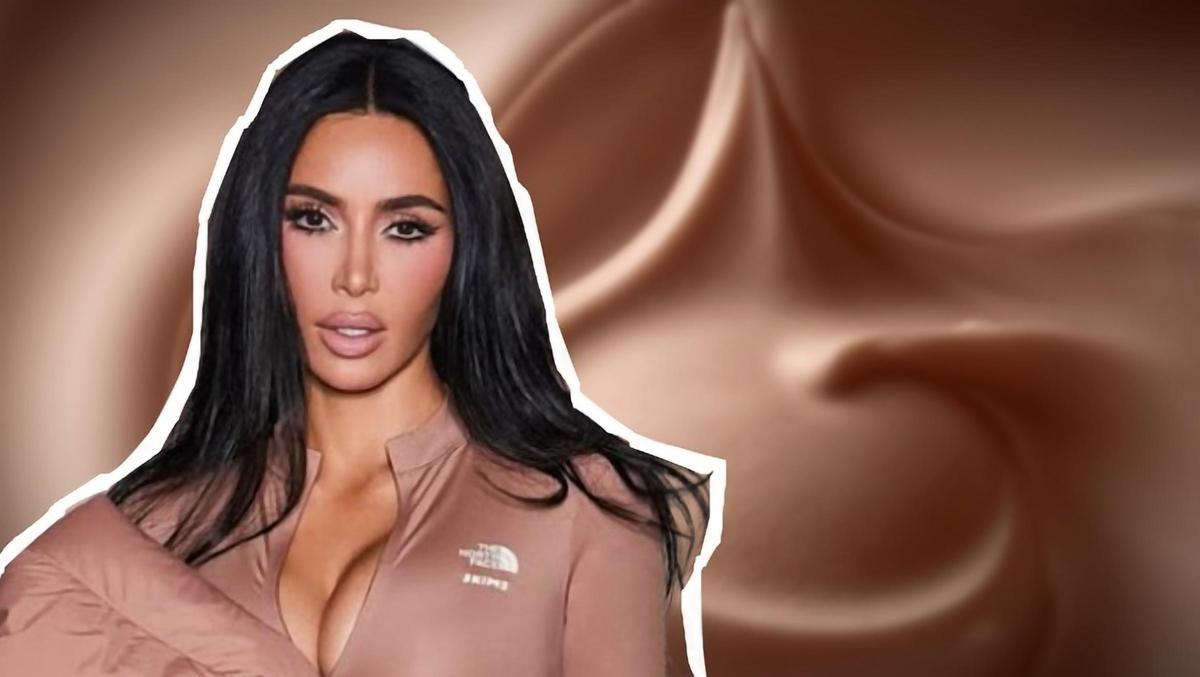 Kim Kardashian es fan hace tiempo de los tonos similares al Mocha Mousse.